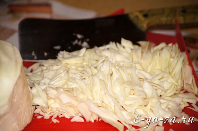 Щи получаются вкуснее с рубленой капустой
