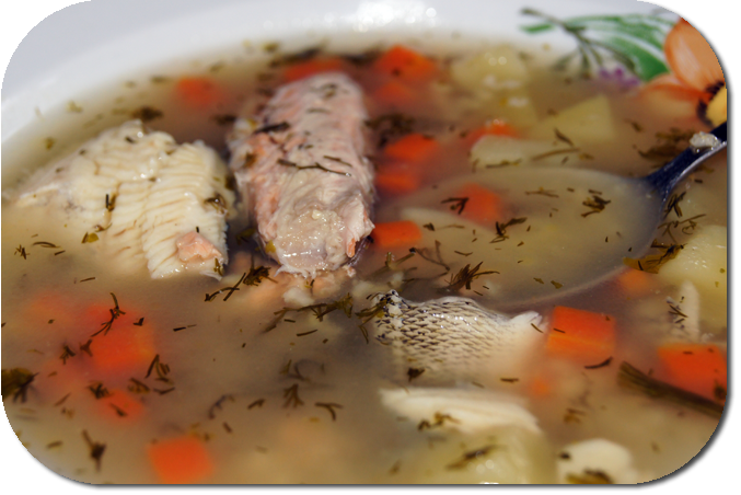 cуп с головой красной рыбы