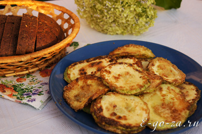 Кабачки, жареные кружочками