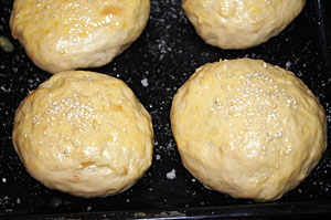  луковые булочки
